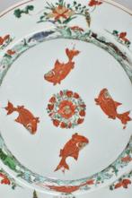 Bord - UNUSUAL CHINESE FAMILLE VERTE PLATE DECORATED WITH, Antiek en Kunst