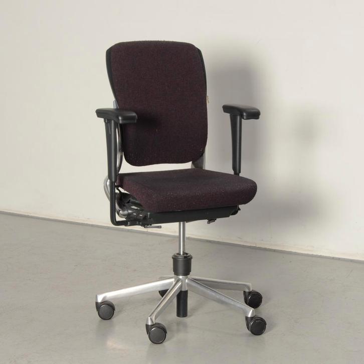 Ahrend 230 bureaustoel NPR1813 , zwart / paars, 4D, Zakelijke goederen, Kantoor en Winkelinrichting | Kantoormeubilair en Inrichting