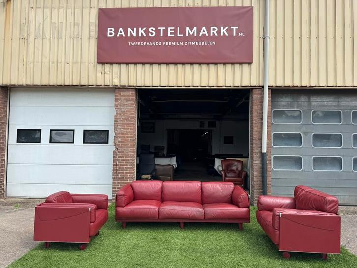 Bank Poltrona Frau Twice design bankstel rood leer, Huis en Inrichting, Banken | Bankstellen, Rechte bank, Gebruikt, Hout, Leer