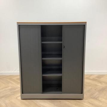 Tweedehands Ahrend roldeurkast vv 3 legborden en topblad beschikbaar voor biedingen