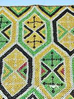 Gebeadde rok gedragen tijdens de bruiloft in Papoea - Sireu