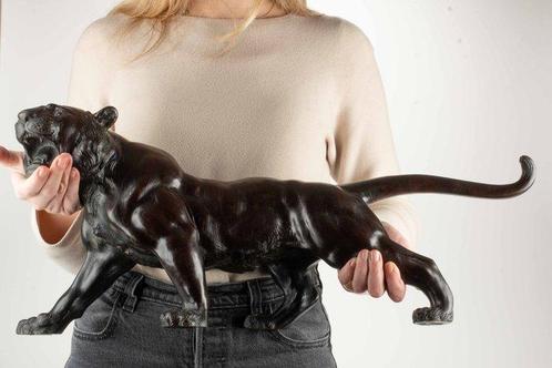 A large and powerful bronze sculpture of a roaring tiger, Antiek en Kunst, Antiek | Overige Antiek