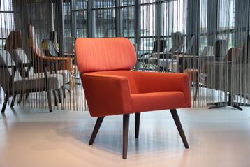 Havee Cloak design fauteuil Pebble in Kvadrat stof.