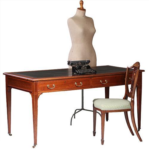 Engelse strakke schrijftafel Maple  & Co ca 1910 met groen l, Antiek en Kunst, Antiek | Meubels | Tafels, Ophalen of Verzenden