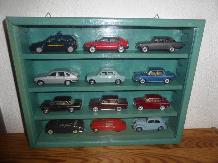 1:43 - Modelauto - Handmade wooden showcase with 12x diecast, Hobby en Vrije tijd, Modelauto's | 1:5 tot 1:12