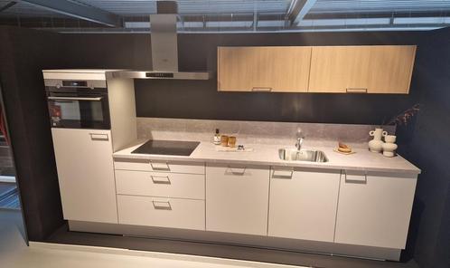 Mooie strakke rechte opstelling!, Huis en Inrichting, Keuken | Complete keukens, Overige materialen, Overige kleuren, Nieuw, Enkelwandige keuken