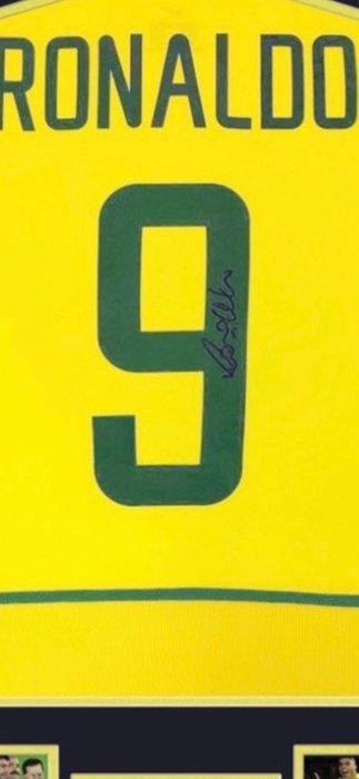 Brazil - Signed by Ronaldo - T-shirt, Verzamelen, Overige Verzamelen