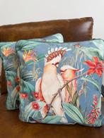 Tropische Kaketoes tussen Bloemen en Bladeren – Exotisch