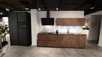 Greeploze showroomkeuken Y-line Brons met mzwarte kastenwand, Huis en Inrichting, Keuken | Complete keukens, Nieuw, Overige typen