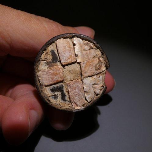 Huari, Peru Hout, parelmoer Tamba - Oorbel. 3,2 cm D. 700 -, Verzamelen, Mineralen en Fossielen