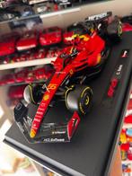 Bburago 1:18 - Modelauto - Carlos Sainz Jr. Ferrari SF-23, Hobby en Vrije tijd, Modelauto's | 1:5 tot 1:12, Nieuw