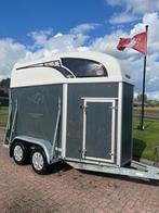Leuke Atec 1,5 paards met zadelkamer!, Dieren en Toebehoren, Paarden en Pony's | Trailers en Aanhangwagens, Ophalen, Zo goed als nieuw