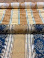 Tijdloze elegantie. 2 stoffen jacquard met patroon