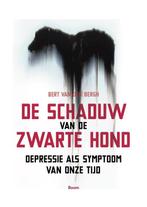 9789024402960 De schaduw van de zwarte hond | Tweedehands, Boeken, Studieboeken en Cursussen, Verzenden, Zo goed als nieuw, Bert van den Bergh