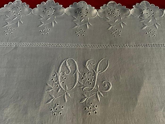 Linnen beddengoed uit het begin van de 20e eeuw met 2, Antiek en Kunst, Antiek | Kleden en Textiel