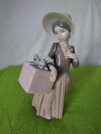 Lladró - Miniatuur figuur - Ragazza con regalo - Porselein, Antiek en Kunst, Antiek | Glas en Kristal