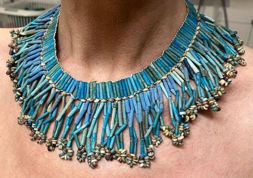 Oude Egypte, Nieuwe rijk Faience Droomachtige faience kraal, Verzamelen, Mineralen en Fossielen