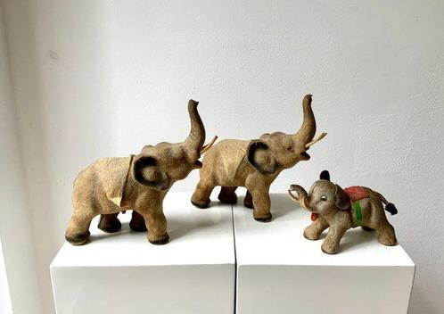 Geflockter Kunststoff Elefant - Speelgoedfiguurtjes -, Antiek en Kunst, Antiek | Overige Antiek