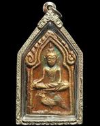 Het Ontwaken van de Welvaart - Reliek Boeddha en Heilige