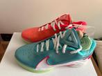 Nike - Lebron XXII XMAS - Sneakers - Maat: EU 44, Kleding | Heren, Schoenen, Nieuw