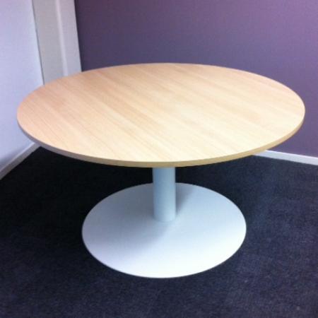 (MDK-104489) Ahrend trompetpoot vergadertafel, Huis en Inrichting, Bureaus, Gebruikt, Ophalen of Verzenden