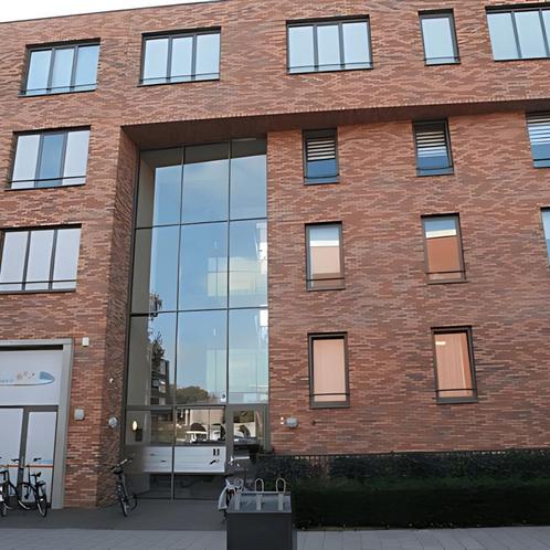 Appartement met balkon en eigen parkeerplaats, Huizen en Kamers, Huizen te huur, Direct bij eigenaar, Appartement