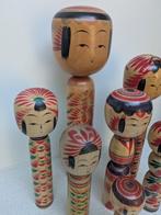 Zeven mooie verschillende vintage Kokeshi-poppen. - Hout -, Antiek en Kunst