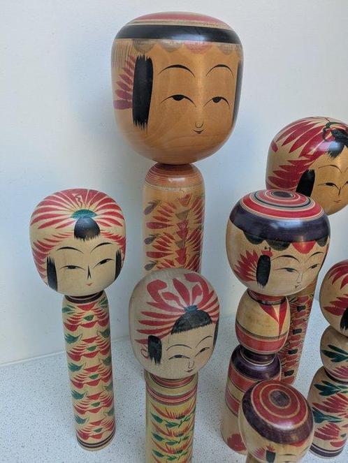Zeven mooie verschillende vintage Kokeshi-poppen. - Hout -, Antiek en Kunst, Antiek | Overige Antiek