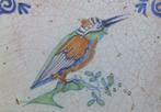 Tegel - Tegel met Gekleurde IJsvogel-Zeldzaam. - 1650-1700, Antiek en Kunst