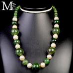 Tijdloze Harmonie – Jade- en Parelketting - Hoogte: 440 mm -
