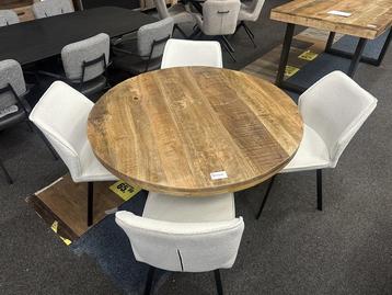 Eettafel rond met 4 eetkamerstoelen, mangohout beschikbaar voor biedingen