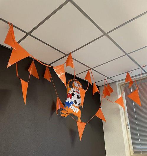 Oranje Vlaggenlijn Lengte 10 meter met 18 oranje puntvlaggen, Sport en Fitness, Voetbal, Nieuw, Verzenden