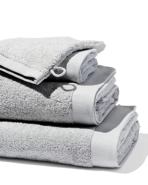 HEMA Handdoeken - hotel extra zacht lichtgrijs, Huis en Inrichting, Badkamer | Badtextiel en Accessoires, Nieuw, Verzenden