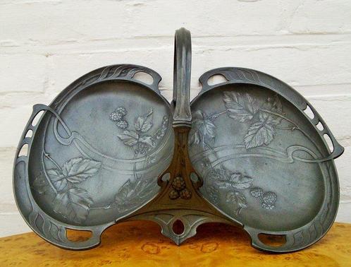 Minerva - Grote Art Nouveau presenteerschaal met frambozen, Antiek en Kunst, Kunst | Designobjecten