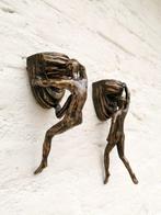 Beeldje - Wall hangers (2) - Brons