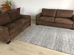 Set van 2 leren banken met houten poten - bruin leer, 150 tot 200 cm, Ophalen of Verzenden, Rechte bank, Modern