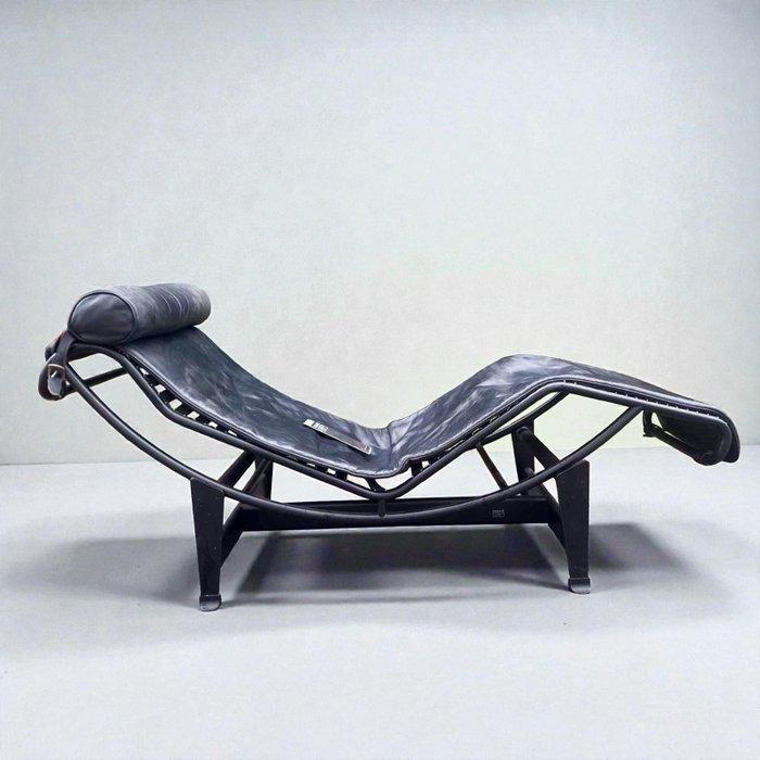 Cassina - Charlotte Perriand, Le Corbusier - Chaise longue -, Antiek en Kunst, Kunst | Designobjecten