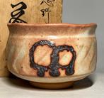 E-Shino Theekopje () met ijzeren beschilderd motief –