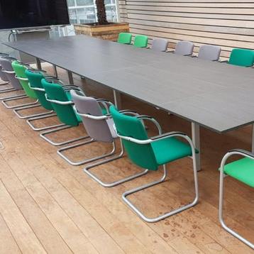 (MDK-105302) Ahrend Mehes vergadertafel met nieuw blad beschikbaar voor biedingen