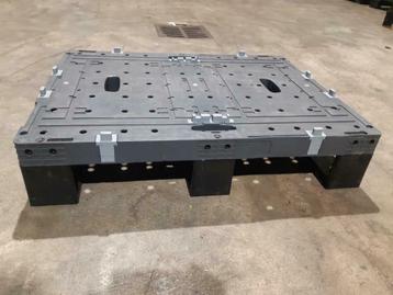 Display pallet kunststof 80x60 cm. Halve plastic europallet beschikbaar voor biedingen