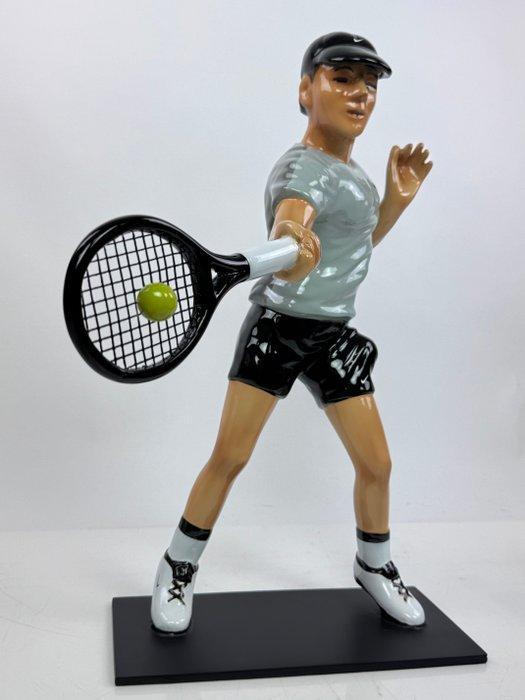 Beeld, Jannik Sinner in posa di gioco - 64 cm - Hars - 2025, Verzamelen, Overige Verzamelen