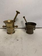 Vijzel en stamper (4) - 2 fraaie antiek bronzen vijzels twee