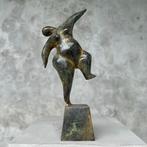 Beeld, NO RESERVE PRICE - Voluptuous Balancing Lady, Antiek en Kunst