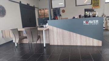 Balie met 4 werkplekken beschikbaar voor biedingen