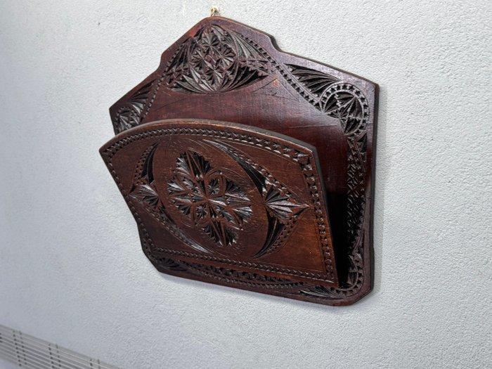 Friese kerfsnede krantenhouder - Tijdschriftenhouder - Hout, Antiek en Kunst, Antiek | Overige Antiek