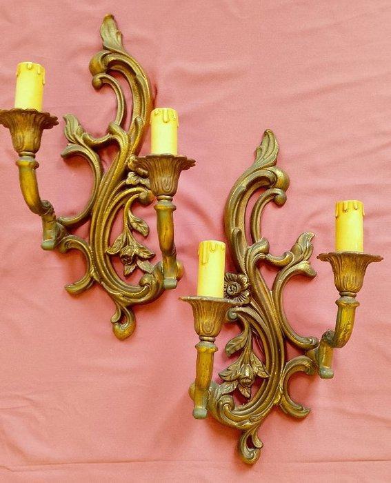 Lamp - Verguld brons - Een paar wandlampen van verguld brons, Antiek en Kunst, Curiosa en Brocante