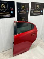 Mazda 2 portier 4-deurs links achter deur bj.2016 kleur rood, Gebruikt, Links, Mazda, Deur