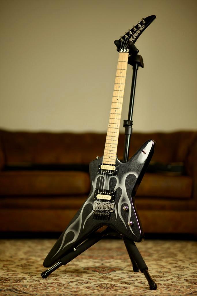 Kramer Guitars Tracii Guns Gunstar Voyager | Black Flame, Muziek en Instrumenten, Snaarinstrumenten | Gitaren | Elektrisch