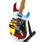 Miniatuur Fender Stratocaster gitaar met gratis standaard, Nieuw, Ophalen of Verzenden, Pop, Beeldje of Miniatuur