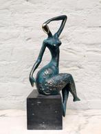 sculptuur, Abstract seated woman - 40 cm - Brons, Marmer